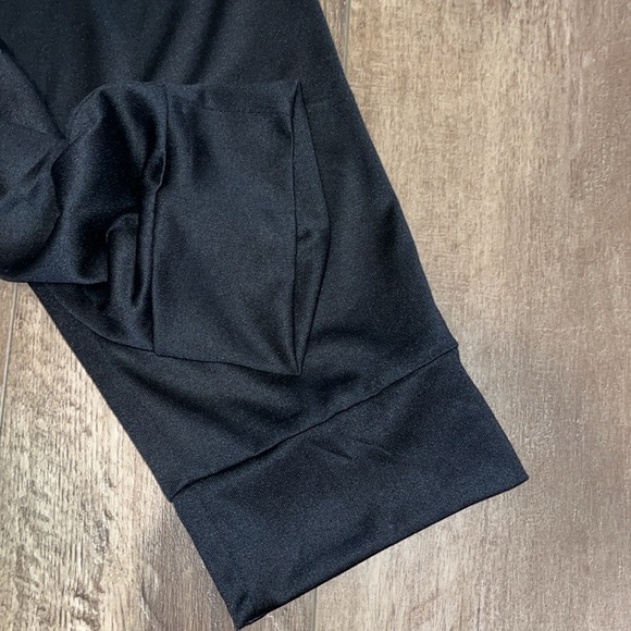 UNDER ARMOUR HEAT GEAR LOOSE FIT CAPRI JOGGERS SIZE SMALL NWT - Picture 2 of 5